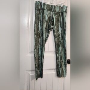 BCG tru-wick Green and Black Patterned Leggings in XL